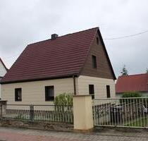 Einfamilienhaus mit Nebengebäude und Garage - Pößneck