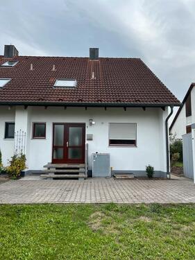 Foto - Doppelhaushälfte mit Garten und Garage