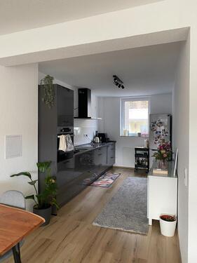 Foto - Helle, renovierte 2-Zi.-Wohnung mit großem Balkon und Weitblick!