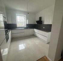 Wohnung 2 Zimmer Küche Bad - 1.350,00 EUR Kaltmiete, ca.  85,00 m² in Wetzlar (PLZ: 35578)