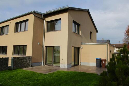 Foto - Wohnen der Extraklasse! Exkl. DHH - KFW 55, mit kleinem Appartem.