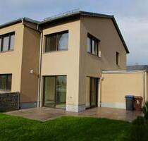 Wohnen der Extraklasse! Exkl. DHH - KFW 55, mit kleinem Appartem. - Meitingen