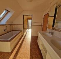 Ein Haus im Haus mit viel Raum für große Familie - Reutlingen Altenburg