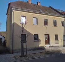 2-Familien-Haus mit großem Garten u. Nebengebäude- Sanierungsbed. - Schwarzhofen
