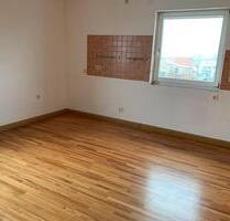 Große helle 2,5 Zimmer Wohnung, Balkon und Garten, 89 m2, 1. OG - Gerolzhofen