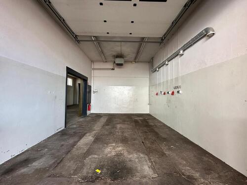 Foto - Ideal gelegene Gewerbehalle – perfekt als Lager oder Werkstatt