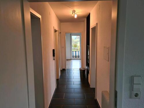 Foto - 3,5 Zimmer-Wohnung mit Balkon, Garten und Stellplatz Warm 900€