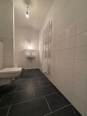 Foto - Familienwohnung: 4-Zimmer Wohnung mit brandneuem Badezimmer (WBS)