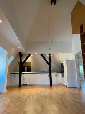 Foto - Exklusive 2-Zimmer Wohnung, Einbauküche, Gäste-WC, KFZ-Stellplatz