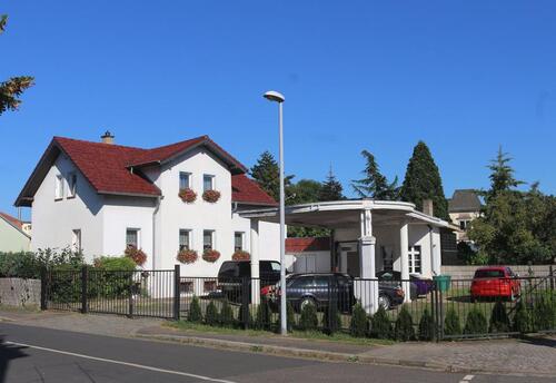 Foto - Einfamilienhaus mit Garagen & vielseitig nutzbarer Gewerbeeinheit