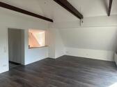 Foto - Großzügige helle Dachgeschosswohnung zu vermieten