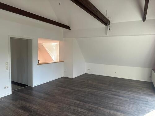 Foto - Großzügige helle Dachgeschosswohnung zu vermieten