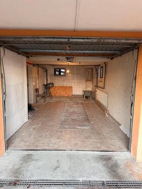 Foto - Garage mit KFZ-Grube & Strom - 250,00&nbsp;EUR Miete,