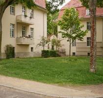Helle 2-Zimmer Wohnung im 1. OG mit Balkon in Berlin-Buch