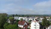 Foto - GROSSZÜGIGE 3-ZIMMER-WOHNUNG MIT SÜD-BALKON, EBK UND AUSSENSTELLPLATZ