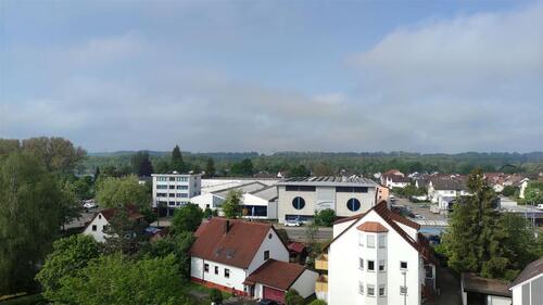 Foto - GROSSZÜGIGE 3-ZIMMER-WOHNUNG MIT SÜD-BALKON, EBK UND AUSSENSTELLPLATZ