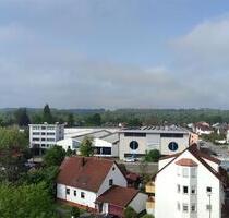 GROSSZÜGIGE 3-ZIMMER-WOHNUNG MIT SÜD-BALKON, EBK UND AUSSENSTELLPLATZ - Senden