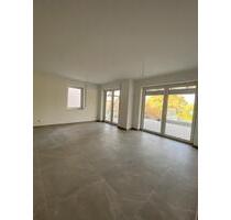 Traumhafte 4-Zi-Wohnung, Einbauküche, überdachte Terrasse, 2 Tiefgaragenstellplätze - Kirchberg an der Jagst