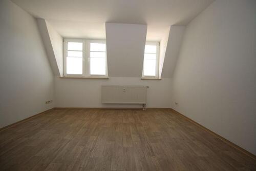 Foto - RENOVIERT! **Gemütliche 2-Zimmer-Dachgeschosswohnung mit großem Badezimmer zu vermieten**