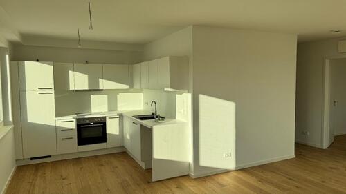 Foto - Erstbezug mit Sonnenbalkon und Einbauküche für Singles oder Paare