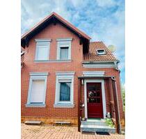 Einfamilienhaus mit Nebengelass und Garage - Schönhausen (Elbe)