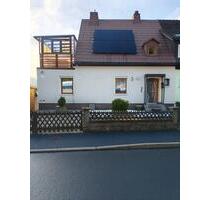 Gepflegte Doppelhaushälfte in Tettau - provisionsfrei!