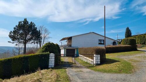 Foto - Einfamilienhaus mit ELW und riesigem Grundstück in Ortsrandlage