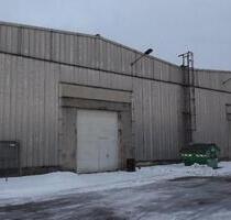 Hallenteilfläche mit großem LKW-Tor - Stralsund