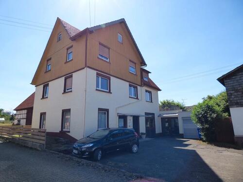 Foto - Wohnhaus mit Werkstattanbau - 3 Wohnungen auf 612 qm Grundstück