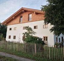 **Ökologisch saniertes historisches Bauernhaus mit Wald ** - Babensham