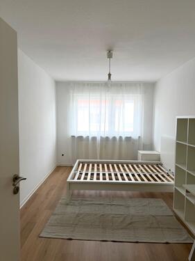 Foto - Möbliertes WG-Zimmer mit Balkon 