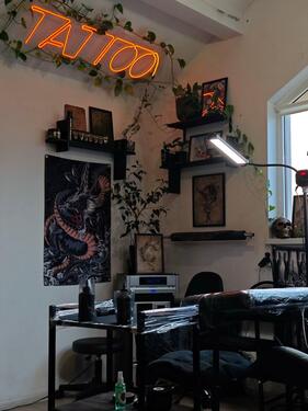 Foto - StuhlmietePlatz für eine*n TätowiererPiercerKosmetiker*in etc.