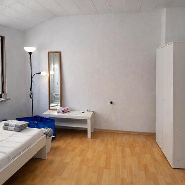 Foto - Teil möbliertes Zimmer mit eigener Dusche & WC zu vermieten