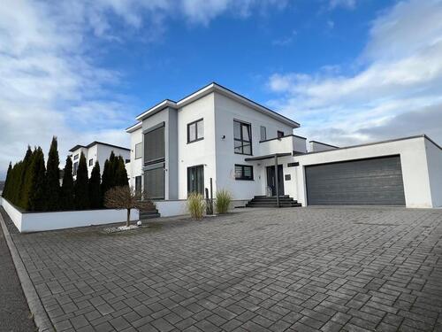 Foto - Modernes Einfamilienhaus mit großem Garten und weitem Ausblick
