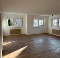 Exklusive, frisch renovierte 3 Zimmer Wohnung mit großem Balkon - Kirchardt