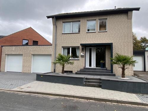 Foto - Individuelles Freistehendes Ein-Zwei Familienhaus