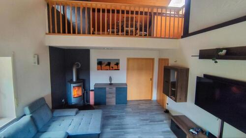 Foto - Einfamilienhaus mit großem Garten und Doppelgarage