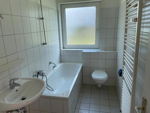 Foto - Zentral. Hell. Bezugsfertig ab 01.10.2025 – 3 Zimmer mit Balkon im Herzen der Stadt