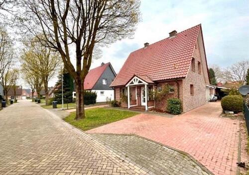 Foto - Einfamilienhaus mit alleinstehendem Bungalow