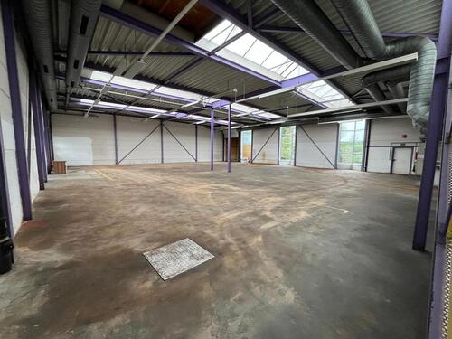 Foto - Lager-Produktionshalle - mit Büro - 1A Lage im Buch