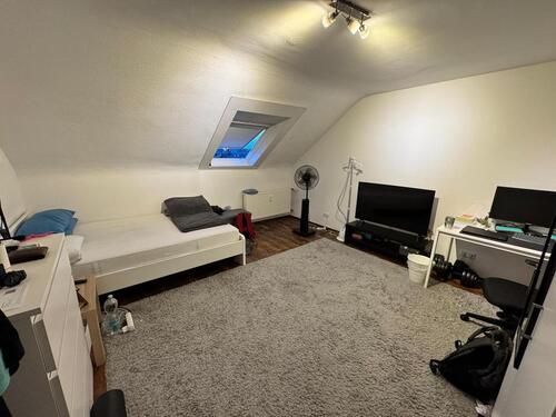Foto - geräumiges WG-Zimmer mit Blick über Ossweil zu vermieten