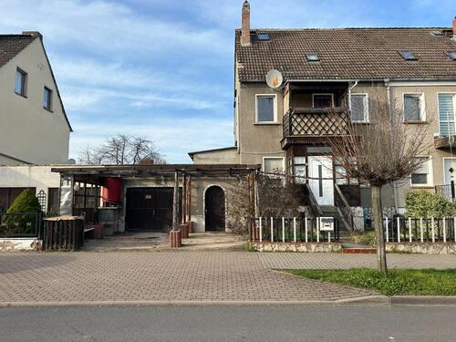 Foto - Doppelhaushälfte mit Poolhaus und großem Garten