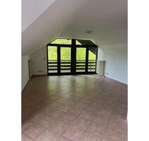 Großzügige 2-Zimmer-Dachgeschosswohnung in Braunfels Kernstadt - Weilburg