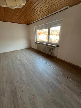 Foto - Renovierte 2 Zimmer Wohnung Balkon, EBK, Garage, Stellplatz PF