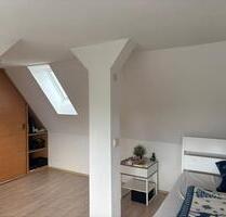 Mädelswg Dachgeschoss Zimmer in Humboldt- Gremberg - Köln Kalk