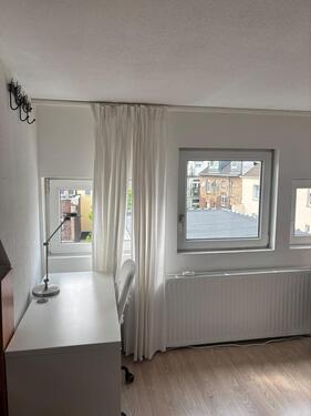 Foto - 3 Zimmer Dachgeschoßwohnung zur Miete in Köln