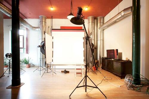 Foto - LOFT Stadion Magdeburg 115 m²5m hoch 1.233,-€ - CAT7 + SERVER!!