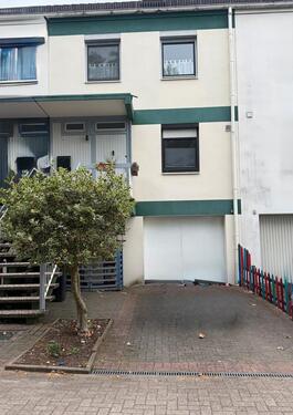 Foto - Mittelreihenhaus in zentraler Lage .
