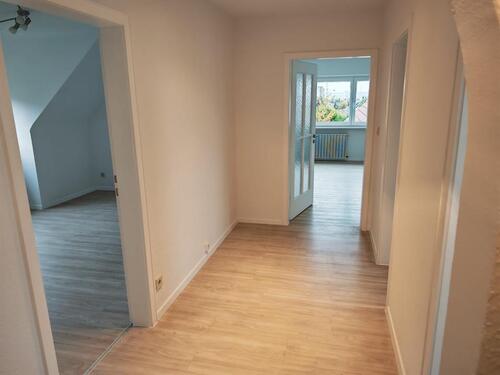Foto - Helle 2 Zimmer DG Wohnung - 1.190,00&nbsp;EUR Kaltmiete, ca.&nbsp; 83,00&nbsp;m&sup2;