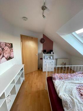 Foto - Schöne, helle 2 Zimmer DG- Wohnung mit EBK und Garage
